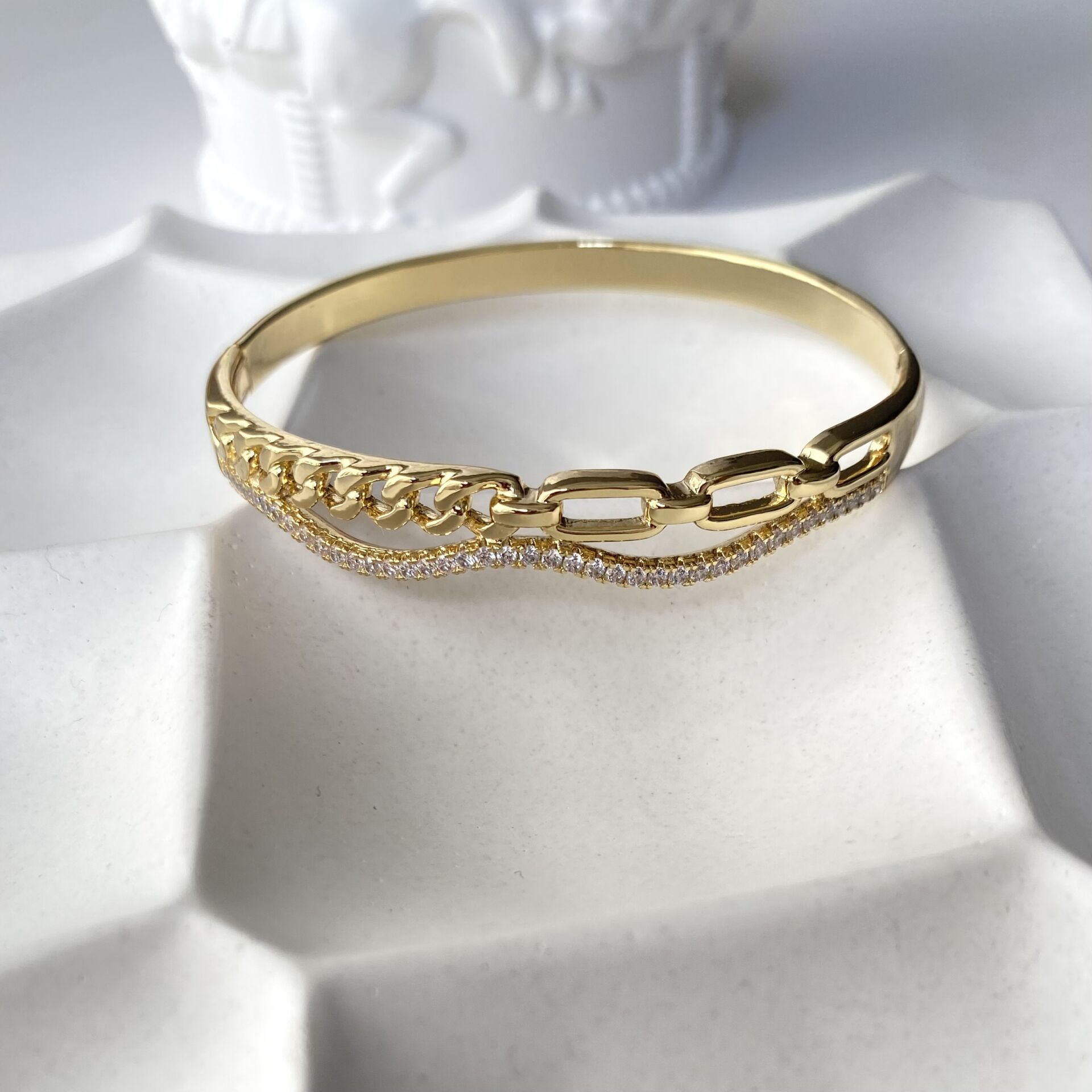 Xuping Taş Detay Kelepçe