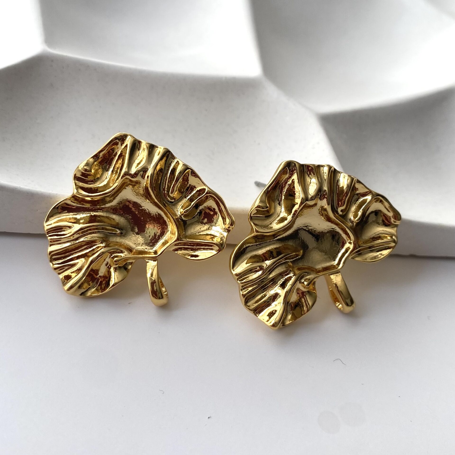 Çelik Yaprak Gold Küpe