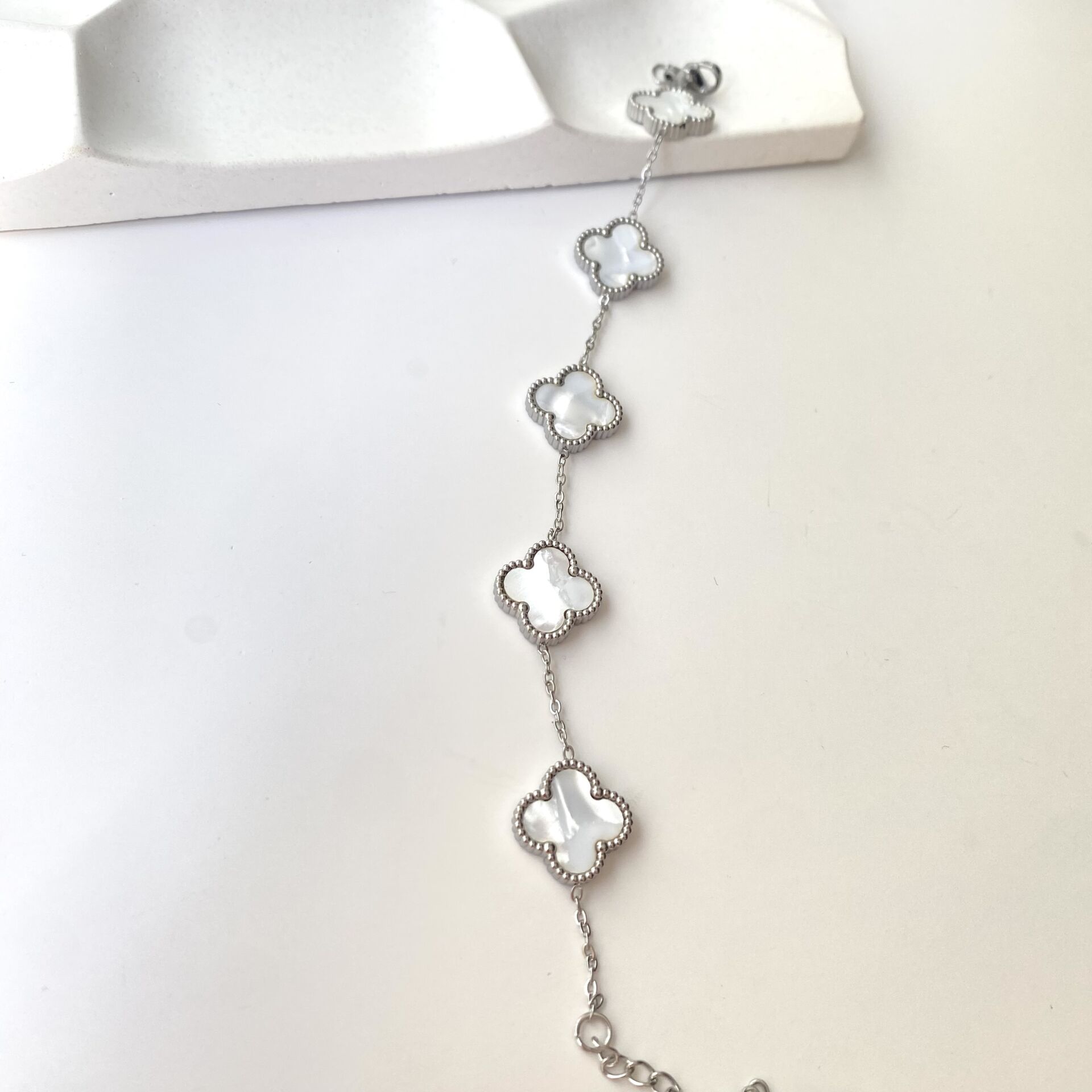 Çelik Yonca Bileklik (Beyaz Silver)